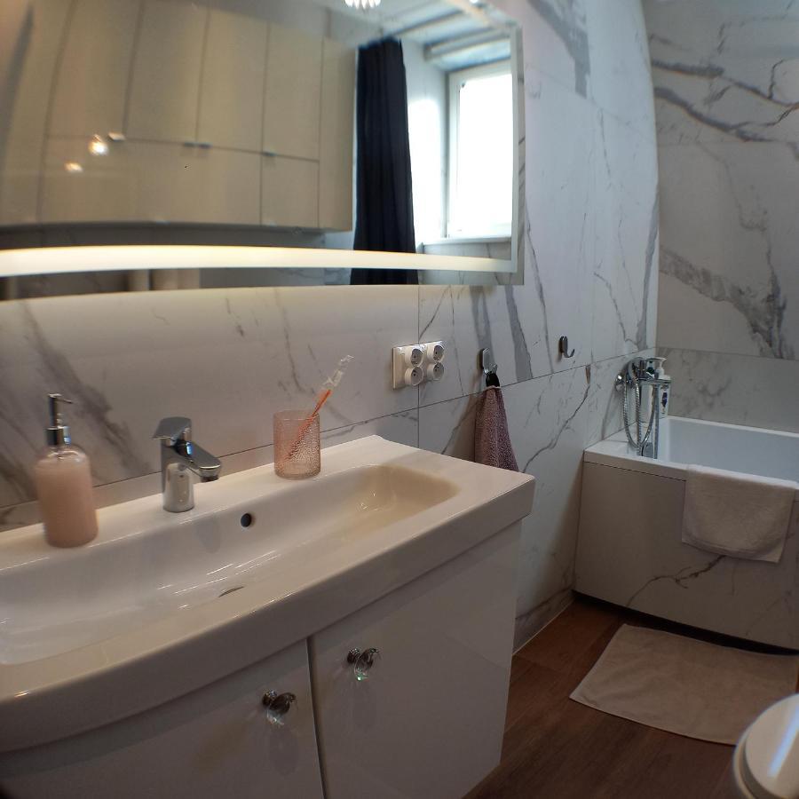 Apartament Prowansalski Z Miejscem Parkingowym กดัญสก์ ภายนอก รูปภาพ